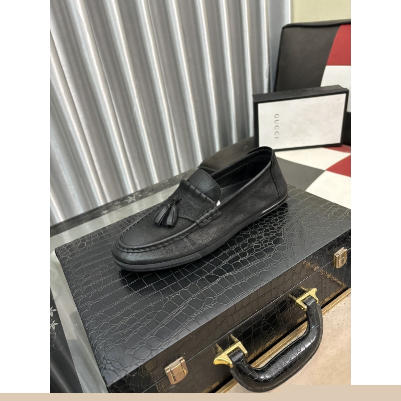 G*u*i leather shoes